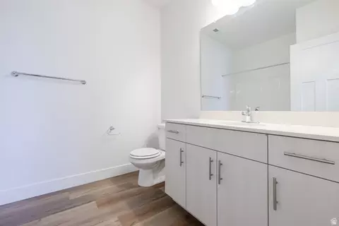 Bath - 4727 S 690 W #W202, Mapleton, UT 84664 photo 1 of 2