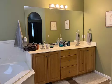 Bath - 83 Canterbury Cir, Logan, UT 84321 photo 3 of 8
