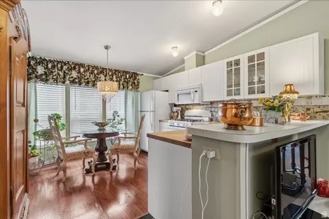 273 E Vagabond Dr, Murray, UT 84107 photo 4
