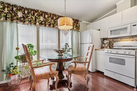 273 E Vagabond Dr, Murray, UT 84107 photo 3