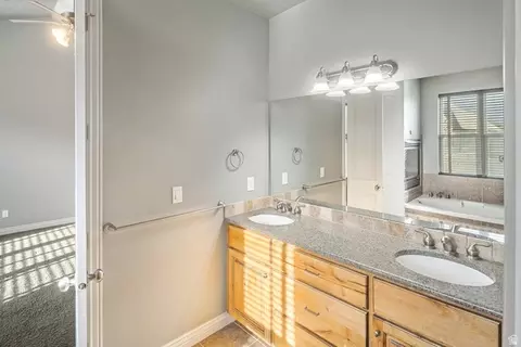 Bath - 1997 W Crescent Dr, Mapleton, UT 84664 photo 1 of 4