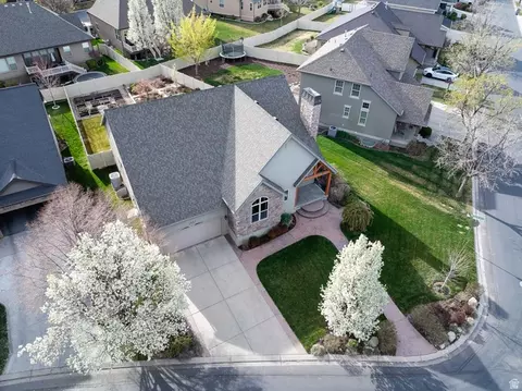 View/Area - 1997 W Crescent Dr, Mapleton, UT 84664 photo 2 of 6