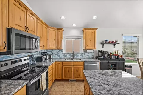 Kitchen - 4115 E Dakota Dr, Eagle Mountain, UT 84005 photo 1 of 3