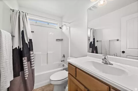 Bath - 4115 E Dakota Dr, Eagle Mountain, UT 84005 photo 3 of 4