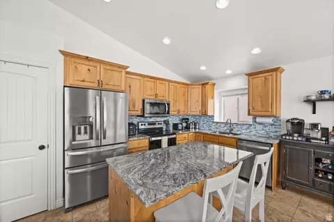 Kitchen - 4115 E Dakota Dr, Eagle Mountain, UT 84005 photo 2 of 3