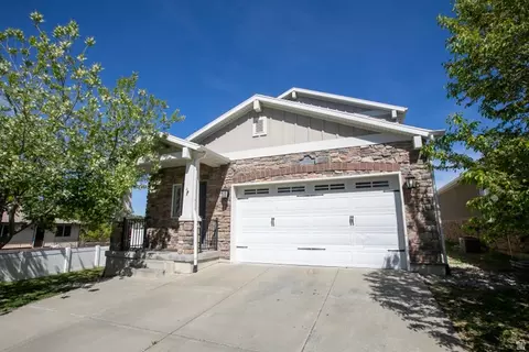1203 E Roma Dr, Fruit Heights, UT 84037