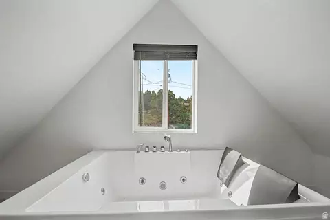 Bath - 12645 E Cedar Ridge Dr, Fairview, UT 84629 photo 3 of 4