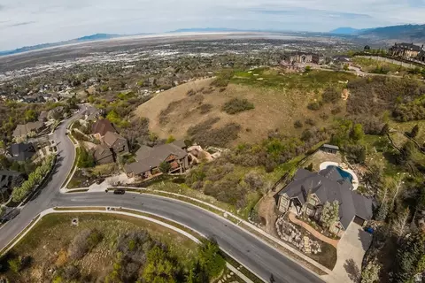 367 E Hidden Lake Dr, Bountiful, UT 84010 photo 4