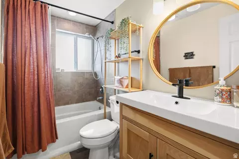 Bath - 5844 S 920 E, Murray, UT 84121 photo 1 of 2