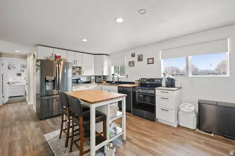 Kitchen - 5844 S 920 E, Murray, UT 84121 photo 2 of 4