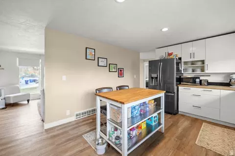 Kitchen - 5844 S 920 E, Murray, UT 84121 photo 4 of 4