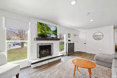 Living - 5844 S 920 E, Murray, UT 84121 photo 1 of 4