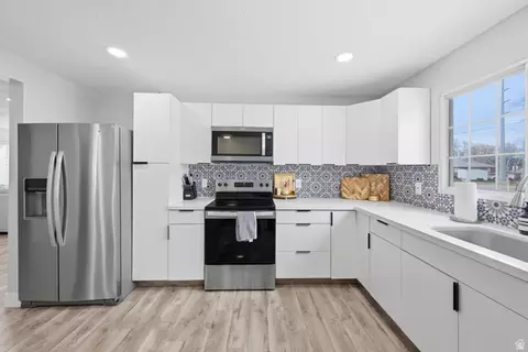 Kitchen - 1795 S 200 W, Bountiful, UT 84010 photo 2 of 3