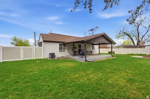 Exterior - 1795 S 200 W, Bountiful, UT 84010 photo 4 of 11