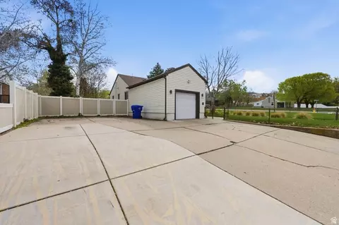 Exterior - 1795 S 200 W, Bountiful, UT 84010 photo 6 of 11