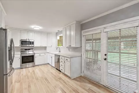Kitchen - 2196 E Thistlewood Way S, Sandy, UT 84092 photo 2 of 5