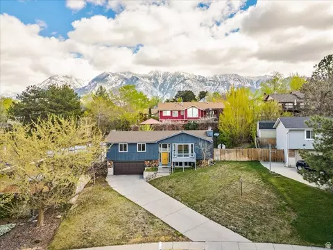 View/Area - 2196 E Thistlewood Way S, Sandy, UT 84092 photo 2 of 6