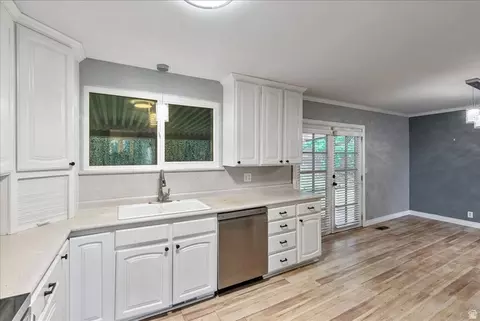 Kitchen - 2196 E Thistlewood Way S, Sandy, UT 84092 photo 5 of 5