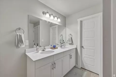 Bath - 4373 E Colt Ct, Eagle Mountain, UT 84005 photo 3 of 3