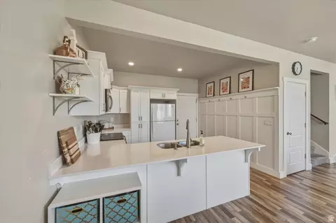 Kitchen - 4373 E Colt Ct, Eagle Mountain, UT 84005 photo 2 of 4