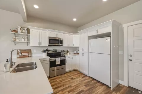 Kitchen - 4373 E Colt Ct, Eagle Mountain, UT 84005 photo 4 of 4