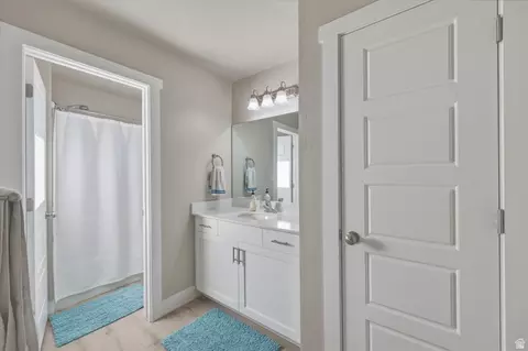 Bath - 4373 E Colt Ct, Eagle Mountain, UT 84005 photo 2 of 3
