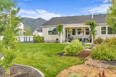 Exterior - 2454 W Jackson St, Mapleton, UT 84664 photo 7 of 16