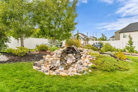 Exterior - 2454 W Jackson St, Mapleton, UT 84664 photo 14 of 16