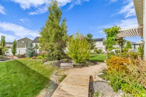Exterior - 2454 W Jackson St, Mapleton, UT 84664 photo 10 of 16