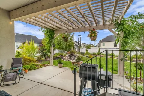 Exterior - 2454 W Jackson St, Mapleton, UT 84664 photo 6 of 16