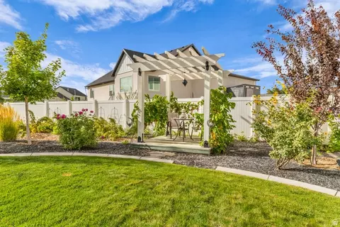 Exterior - 2454 W Jackson St, Mapleton, UT 84664 photo 12 of 16