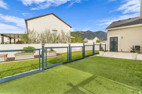 Exterior - 2454 W Jackson St, Mapleton, UT 84664 photo 15 of 16