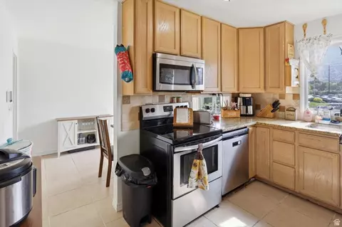 Kitchen - 4404 S 375 E, Ogden, UT 84405 photo 2 of 4