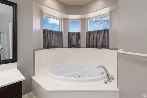 Bath - 4026 N 3775 E, Eden, UT 84310 photo 3 of 6