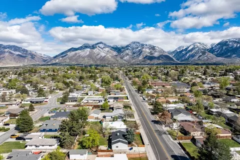 View/Area - 1371 E 8600 S, Sandy, UT 84093 photo 4 of 6
