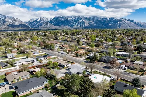 View/Area - 1371 E 8600 S, Sandy, UT 84093 photo 1 of 6