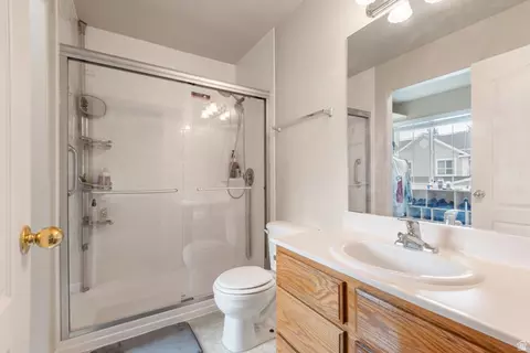 Bath - 802 Brookside Ct, Payson, UT 84651 photo 2 of 5