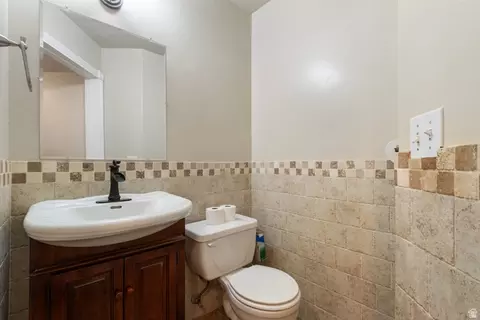 Bath - 802 Brookside Ct, Payson, UT 84651 photo 1 of 5
