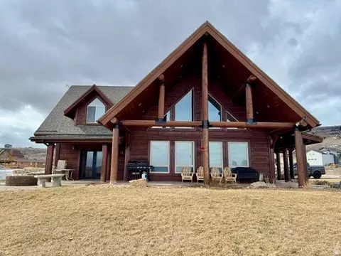 2724 S Stickseed Cir, Garden City, UT 84028