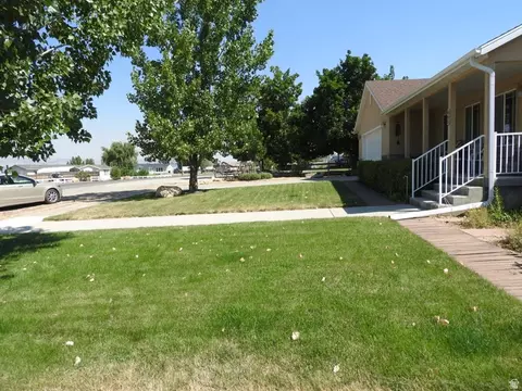 Exterior - 665 S 600 E, Mount Pleasant, UT 84647 photo 5 of 9