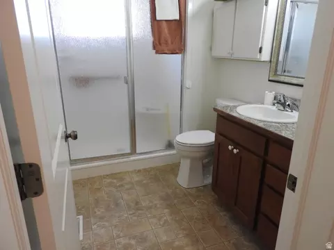 Bath - 665 S 600 E, Mount Pleasant, UT 84647 photo 2 of 4