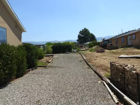 Exterior - 665 S 600 E, Mount Pleasant, UT 84647 photo 3 of 9