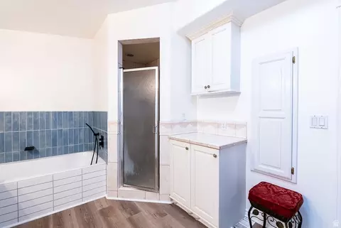 Bath - 166 E 3000 S, Bountiful, UT 84010 photo 3 of 4