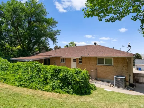 Exterior - 3291 S 300 W, Bountiful, UT 84010 photo 6 of 10