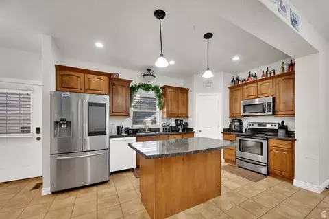 Kitchen - 2026 W Crescent Way, Mapleton, UT 84664 photo 1 of 1