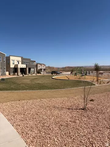 Exterior - 516 W Olive Ln W, Saint George, UT 84790 photo 5 of 6