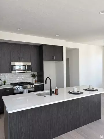 Kitchen - 516 W Olive Ln W, Saint George, UT 84790 photo 2 of 2