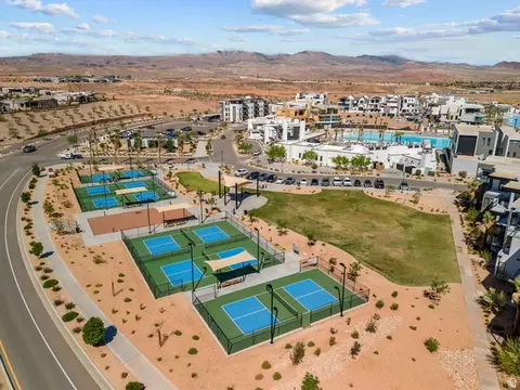 View/Area - 516 W Olive Ln W, Saint George, UT 84790 photo 3 of 3