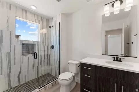 Bath - 516 W Olive Ln W, Saint George, UT 84790 photo 2 of 3