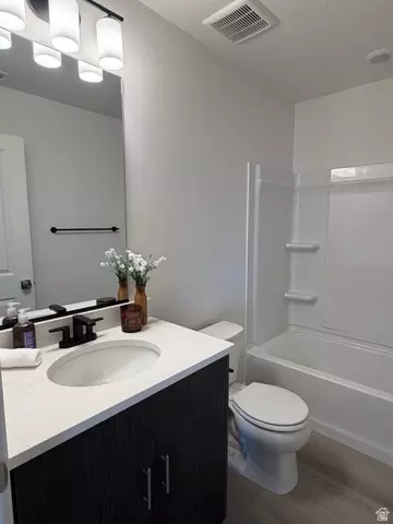 Bath - 516 W Olive Ln W, Saint George, UT 84790 photo 1 of 3